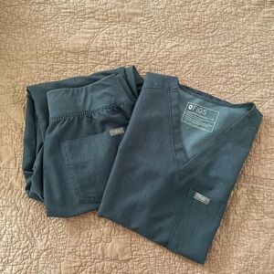 FIGS Scrub Set